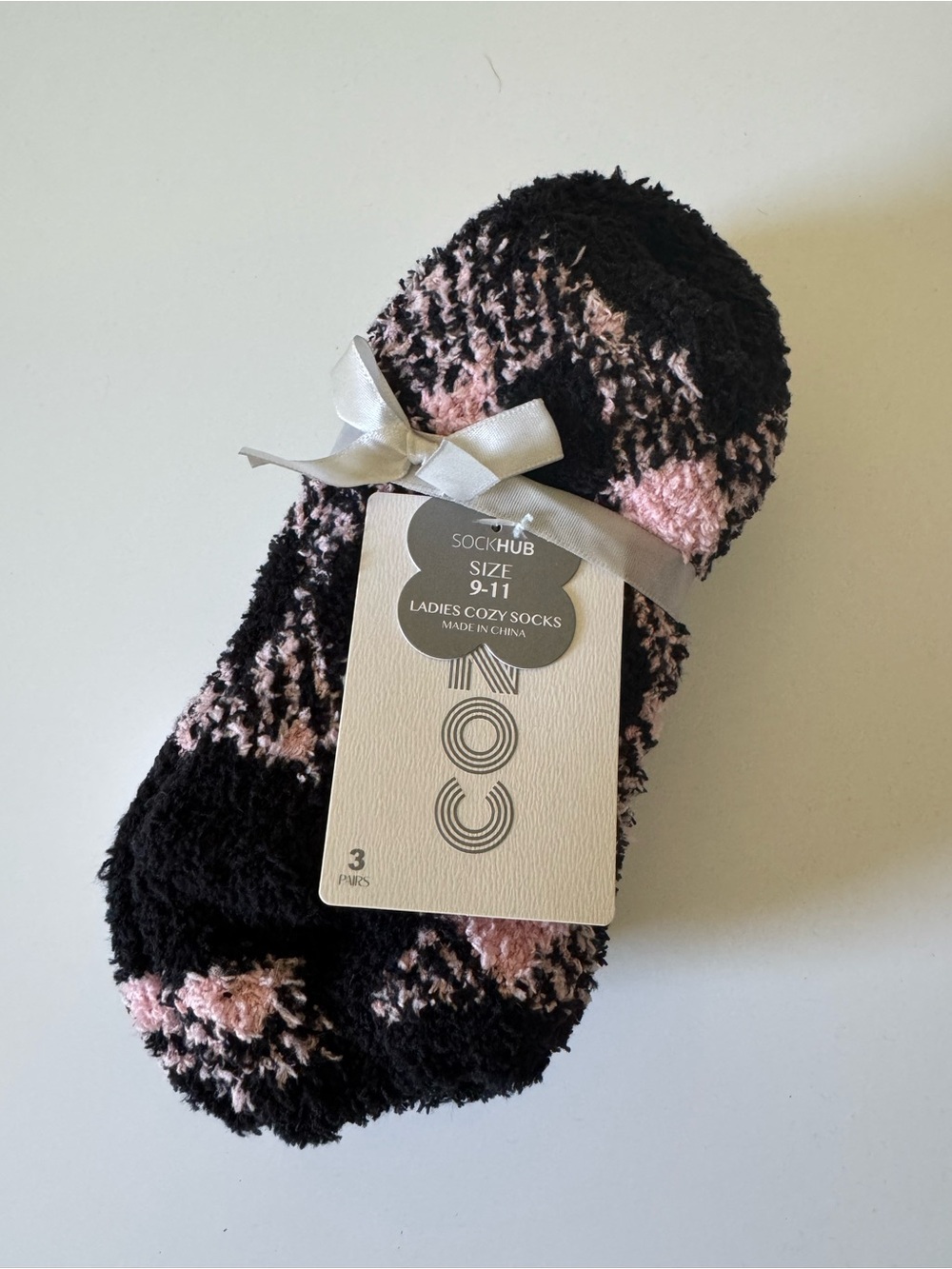 Ladies Cozy Fuzzy Ankle Socks - Black & Pink